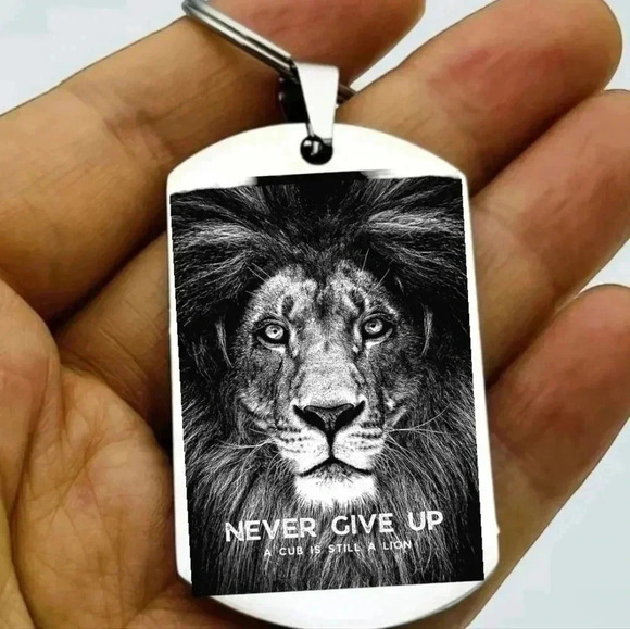 Don't give up a lion is still a Cub hot keychian - Picture 1 of 1
